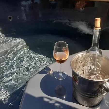 فندق Pomezni Bouda